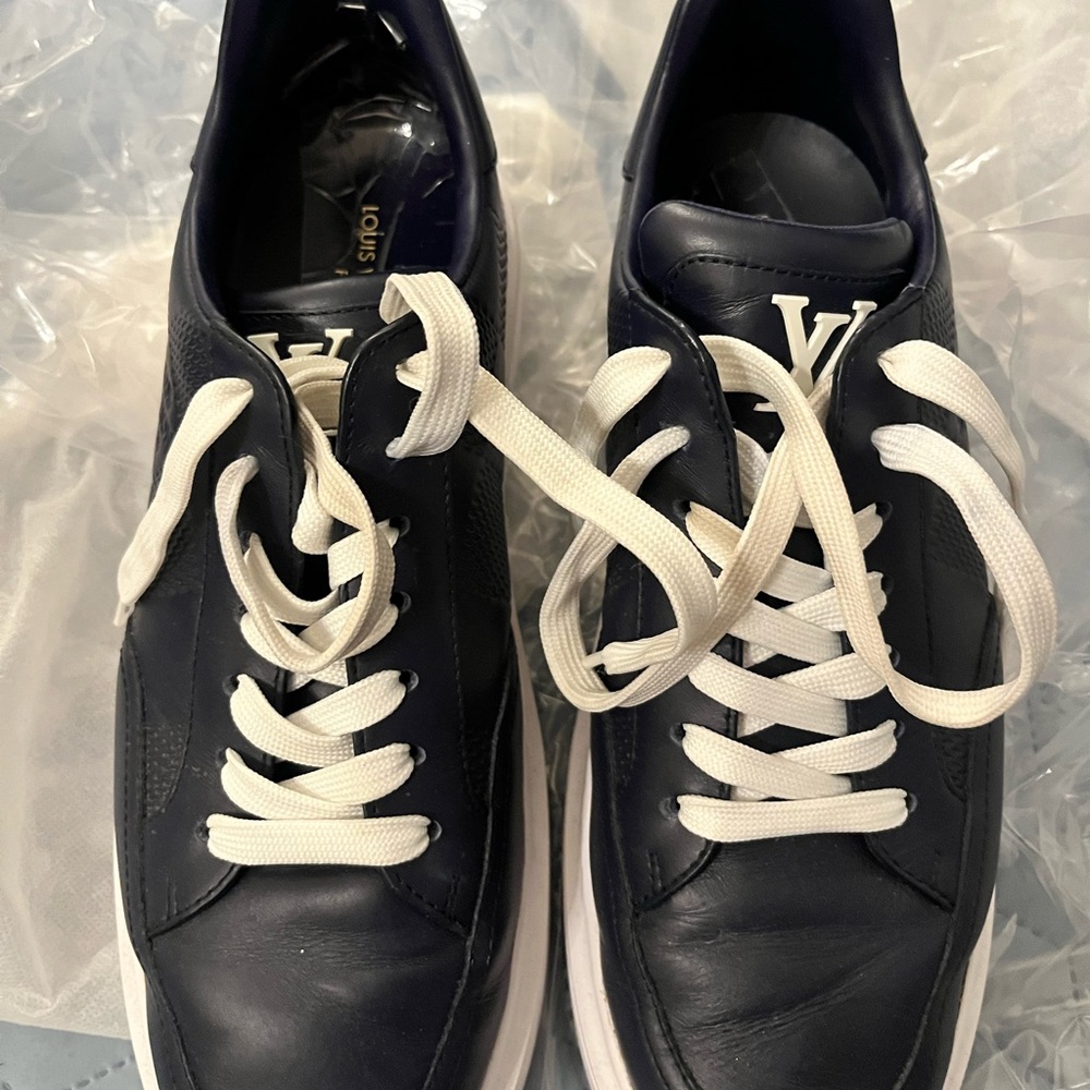 Beautiful authentic Louis Vuitton Navy Men's trainer Sneakers size 7.5 UK 9.5US.